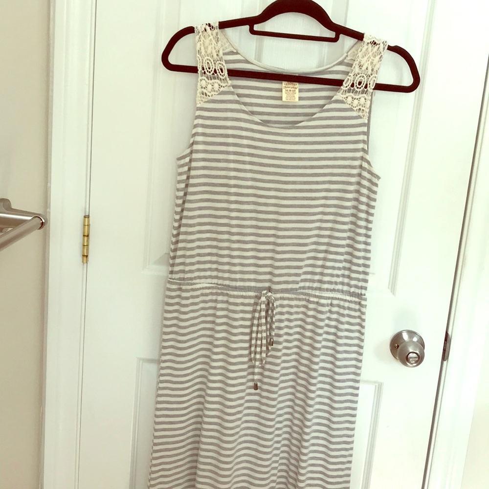 Grey/whit striped maxi dress
